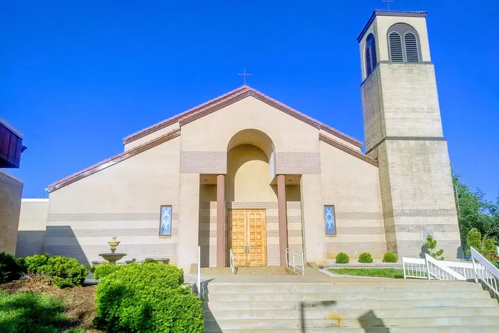 Assumption Greek Orthodox Church, Des Peres, MO — photo 4 of 20