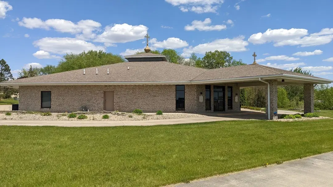 Holy Apostles Orthodox Church, Bloomington, IL — photo 3 of 4