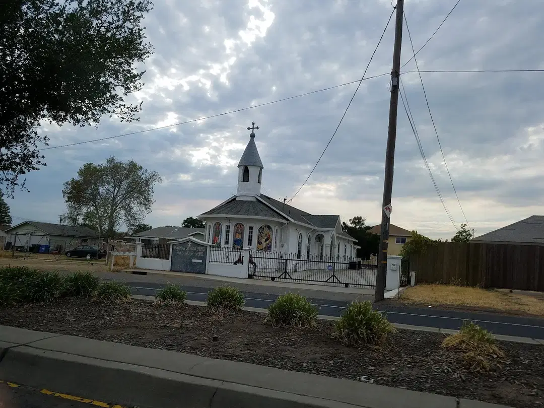 Holy Archangels Michael and Gabriel Romanian Orthodox Church, Sacramento, CA — photo 18 of 20