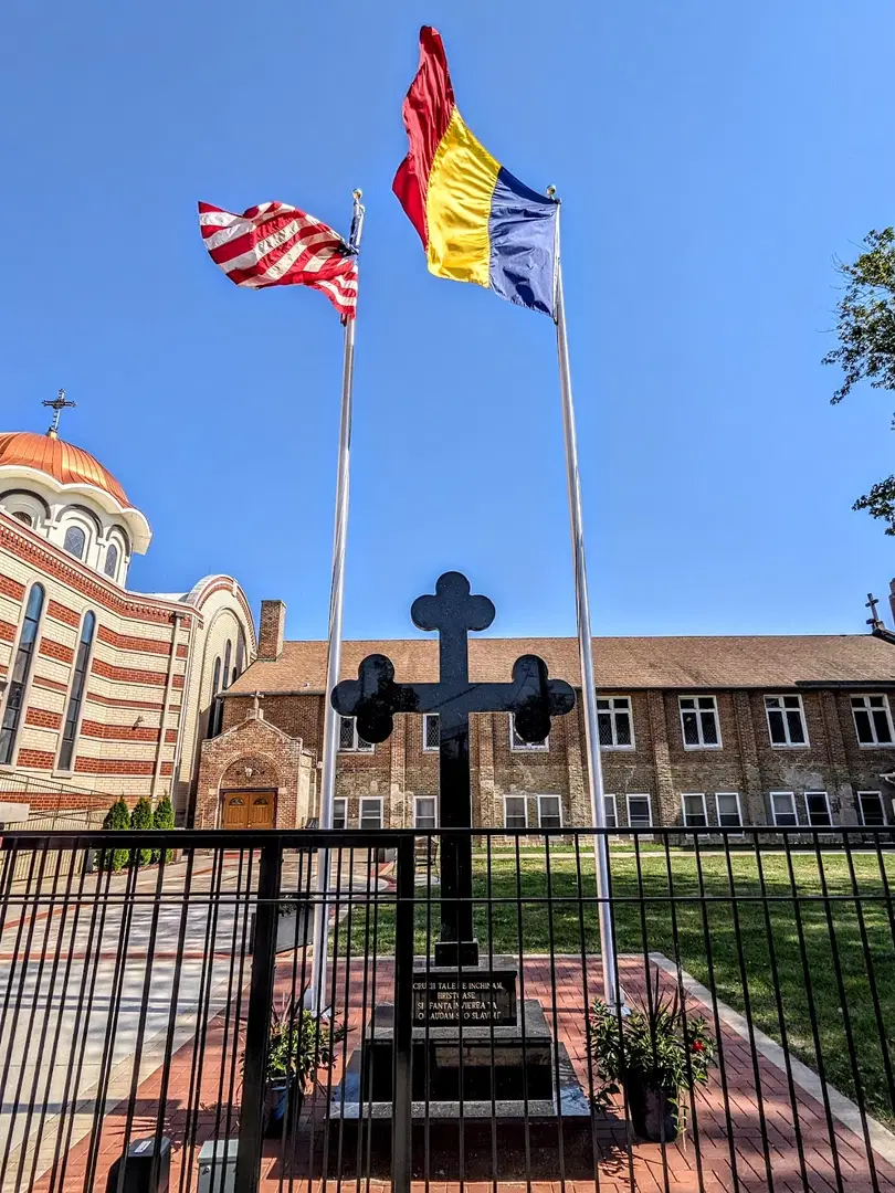 Holy Nativity Romanian Orthodox Church, Chicago, IL — photo 12 of 18