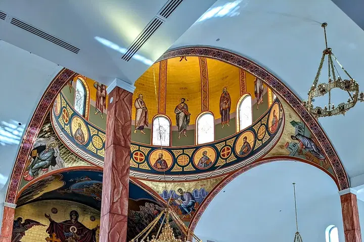 Holy Nativity Romanian Orthodox Church, Chicago, IL — photo 4 of 18