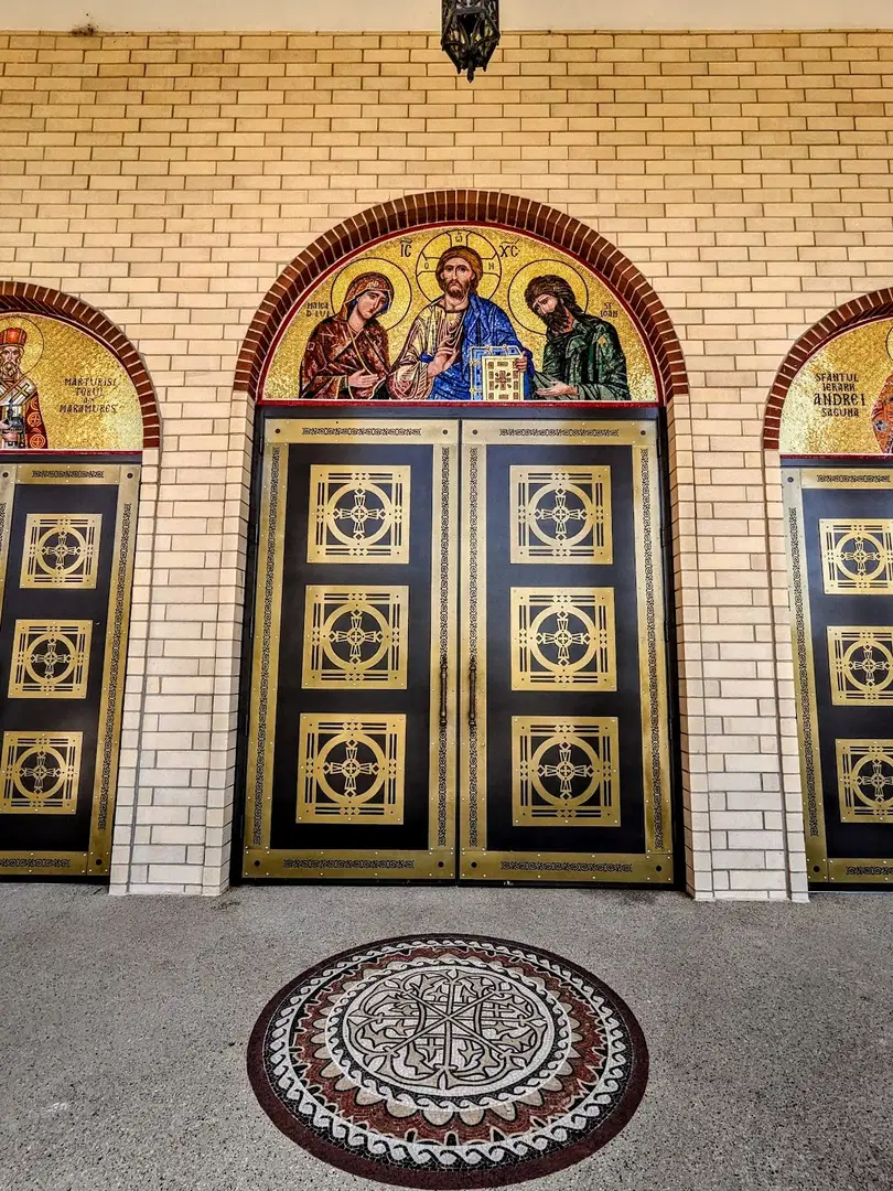 Holy Nativity Romanian Orthodox Church, Chicago, IL — photo 6 of 18