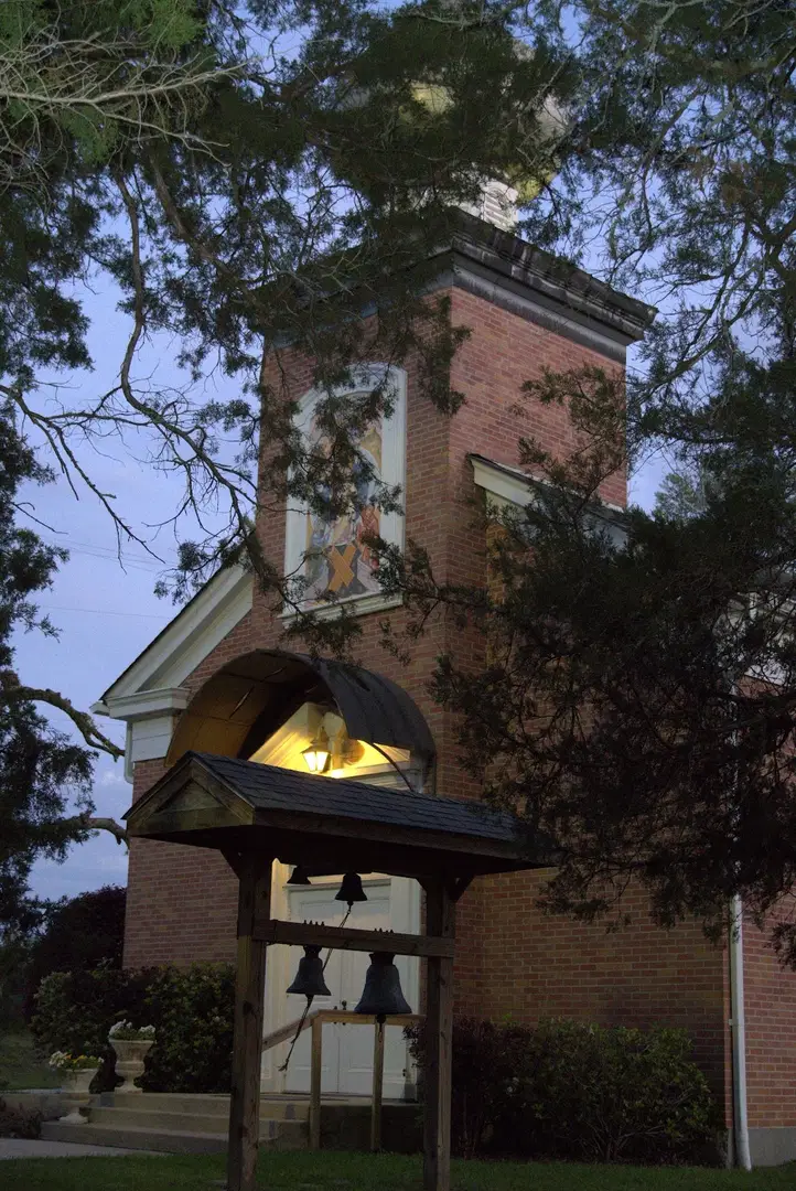 Holy Resurrection Orthodox Church, Clinton, MS — photo 8 of 11