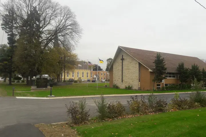 Holy Trinity Ukrainian Orthdox Church, Bensenville, IL — photo 3 of 13