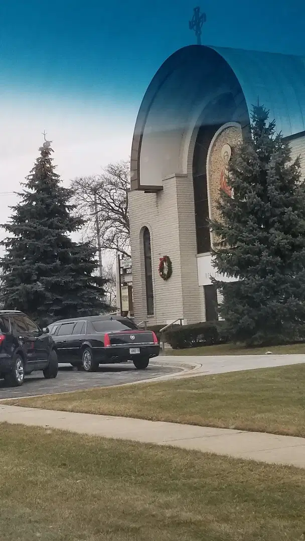 St. Nicholas Greek Orthodox Church, Oak Lawn, IL — photo 3 of 17