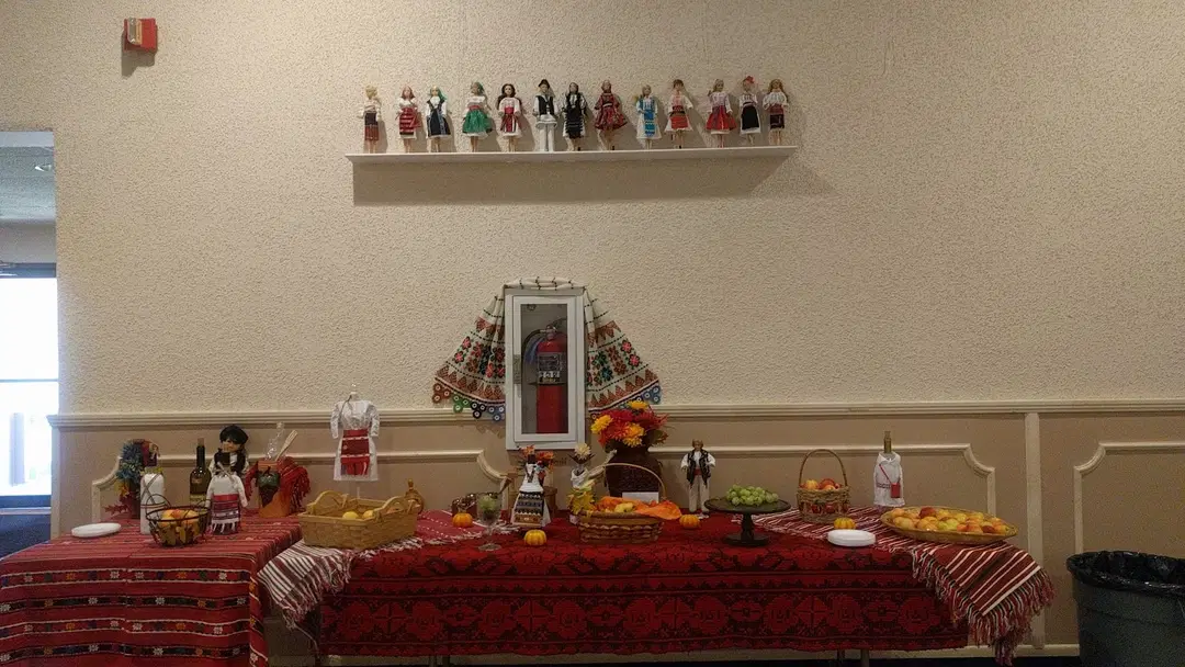 Sts. Peter and Paul Romanian Orthodox Church, Dearborn Heights, MI — photo 4 of 17