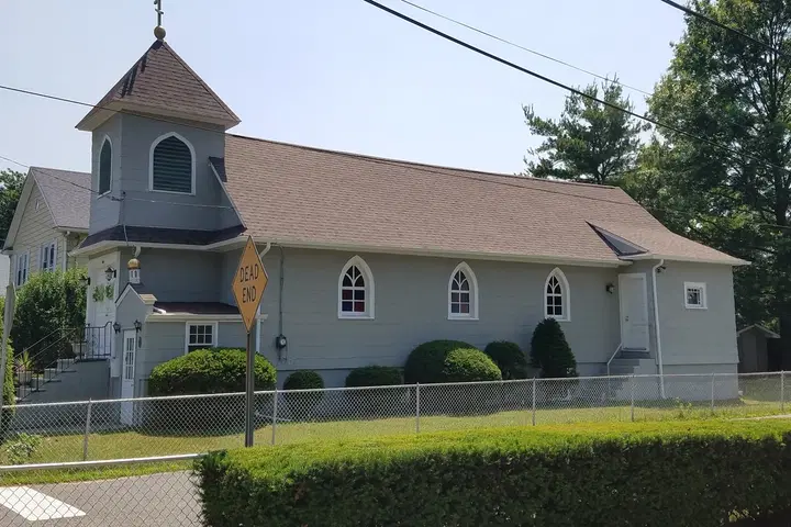 Sts. Peter and Paul Ukrainian Orthodox Church, West Islip, NY — photo 2 of 5